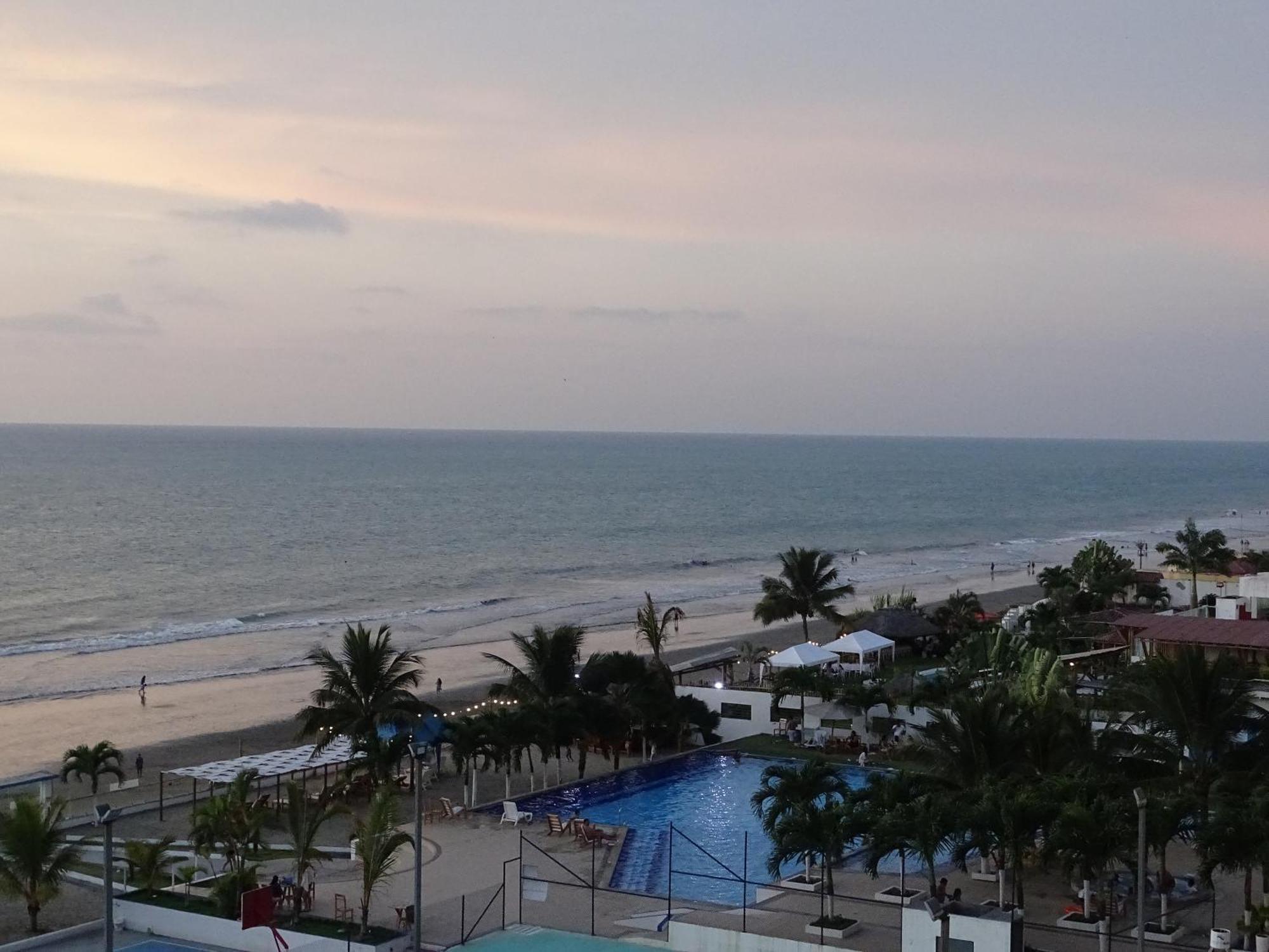 Moderno Departamento Familiar Con Vista Al Mar Y Wi-fi Apartment Esmeraldas